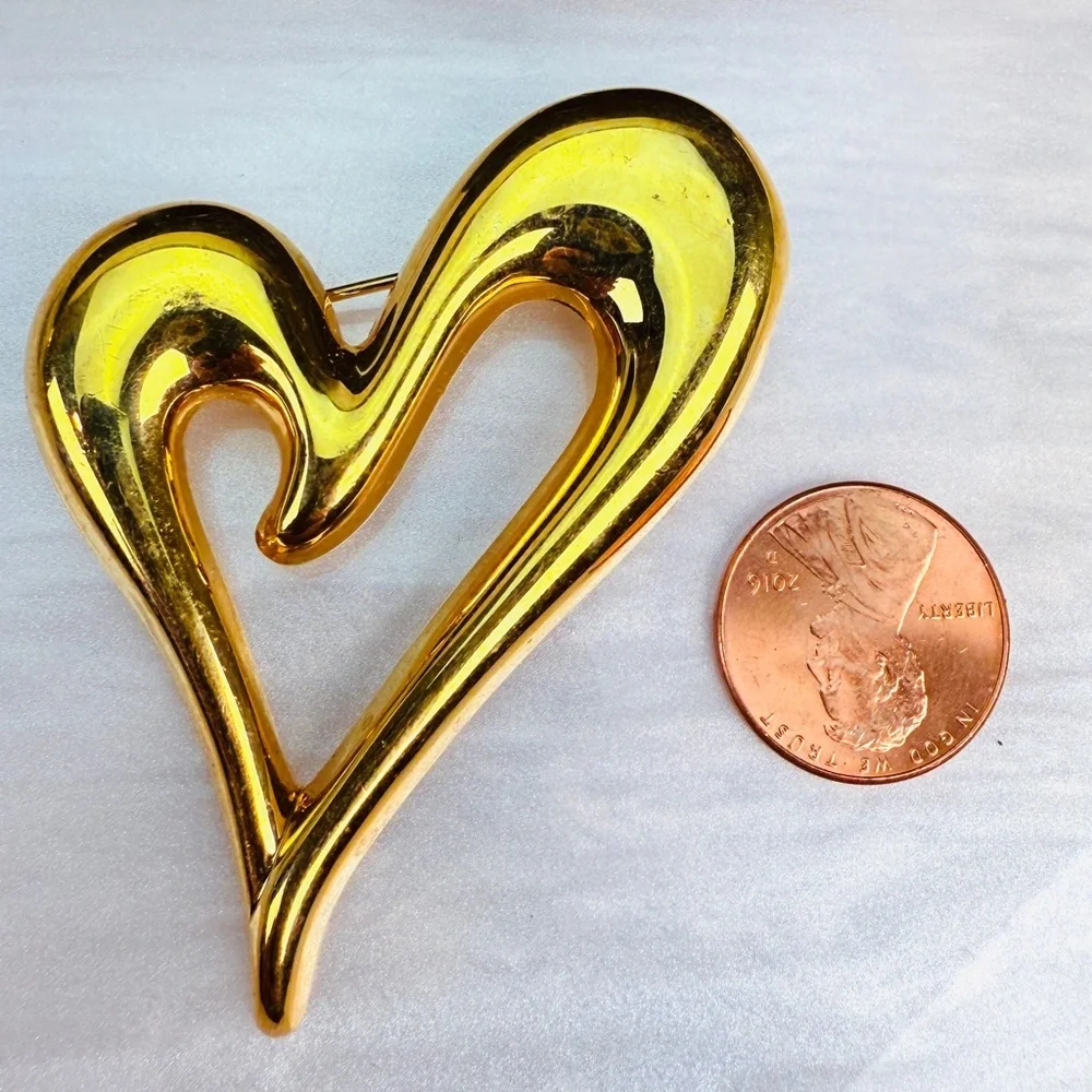 Vintage weighted, goldtone Heart Brooch pin